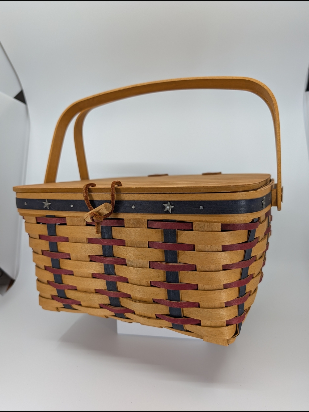 Longaberger Proudly American 2003 Cake/Picnic Basket, Protector & Pie Divider